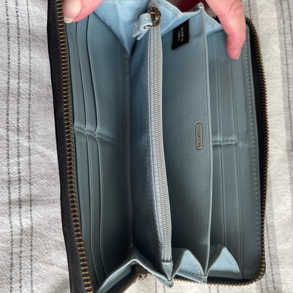 Coach classic zip around wallet with 2 buckle detail - Picture 3 of 6